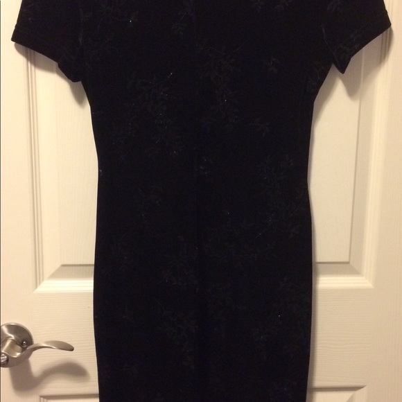 Black Stretchy Velvet Dress Size 7 Floral Pattern - Picture 2 of 4